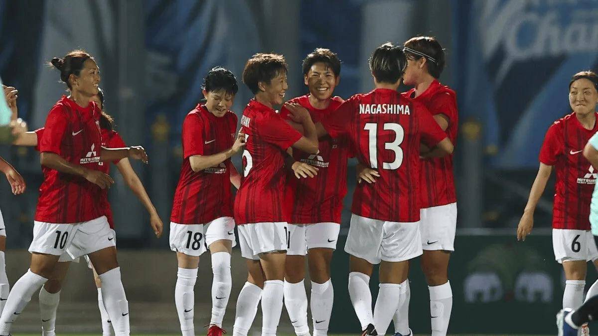 半岛体育官网安全-伊朗女足选手在比赛中力挫对手